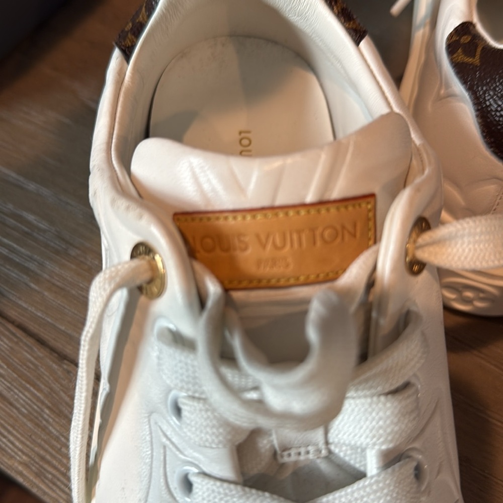 Louis Vuitton women’s Time Out Sneakers white size 37.5 - Picture 8 of 13